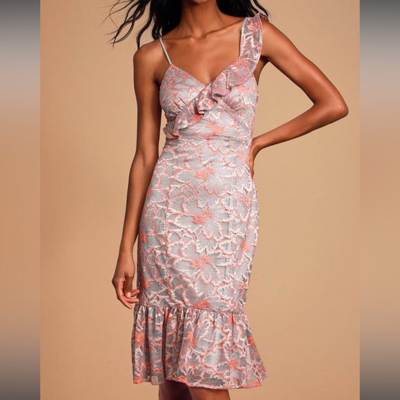 Lulus Dresses & Skirts - Lulu’s Fleur Allured Grey Lace Midi Dress